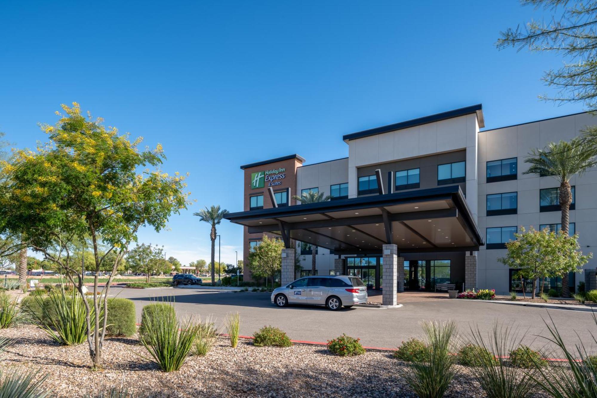 Hotel Express & - - Mesa Gateway Airport 3*