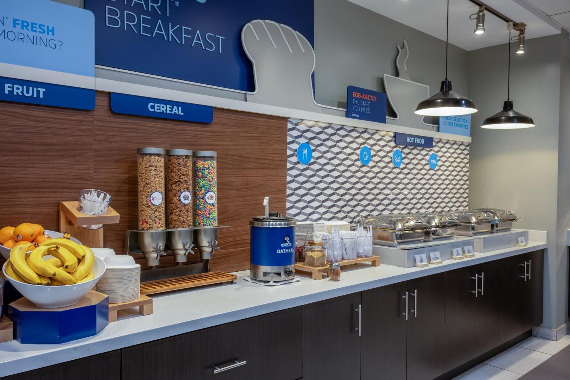 Express & - - Mesa Gateway Airport 3*